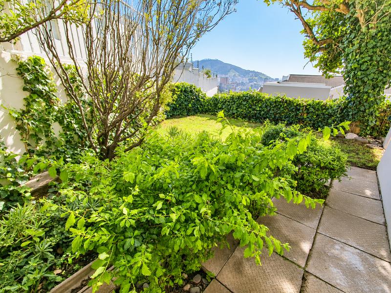 1 Bedroom Property for Sale in Vredehoek Western Cape